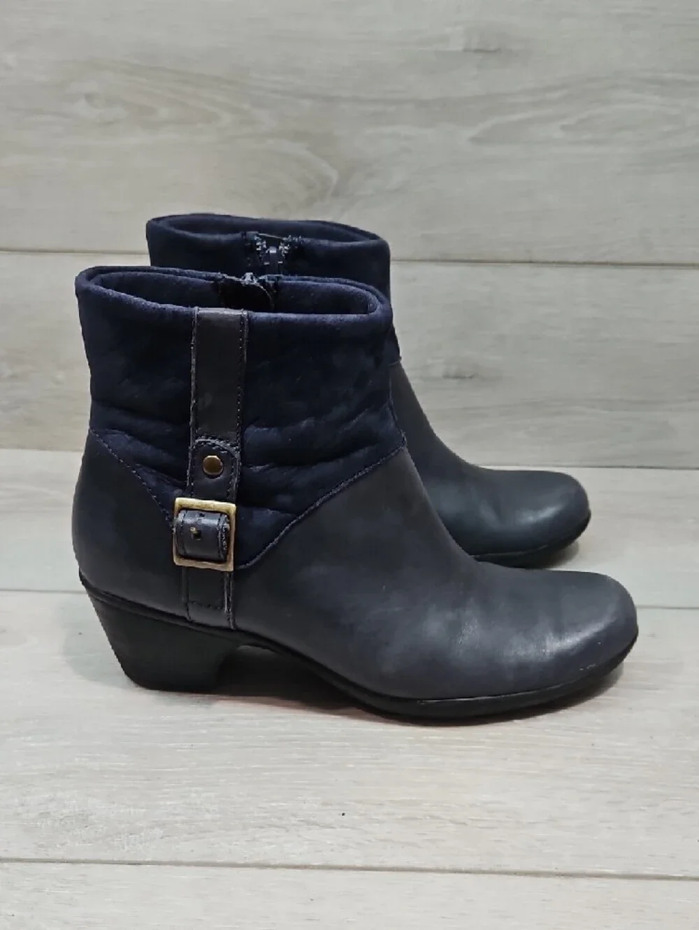 Clarks Women’s Navy Ankle Boots  Classic Side-Buckle Shoes Sz 7M